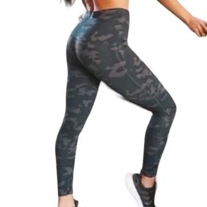 Spanx Black Camo Look at Me Now Seamless Leggings Size Medium